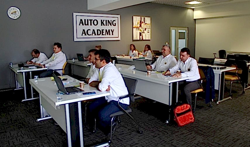 Auto King Akademi'de Eğitimler 2020'de de Devam Ediyor