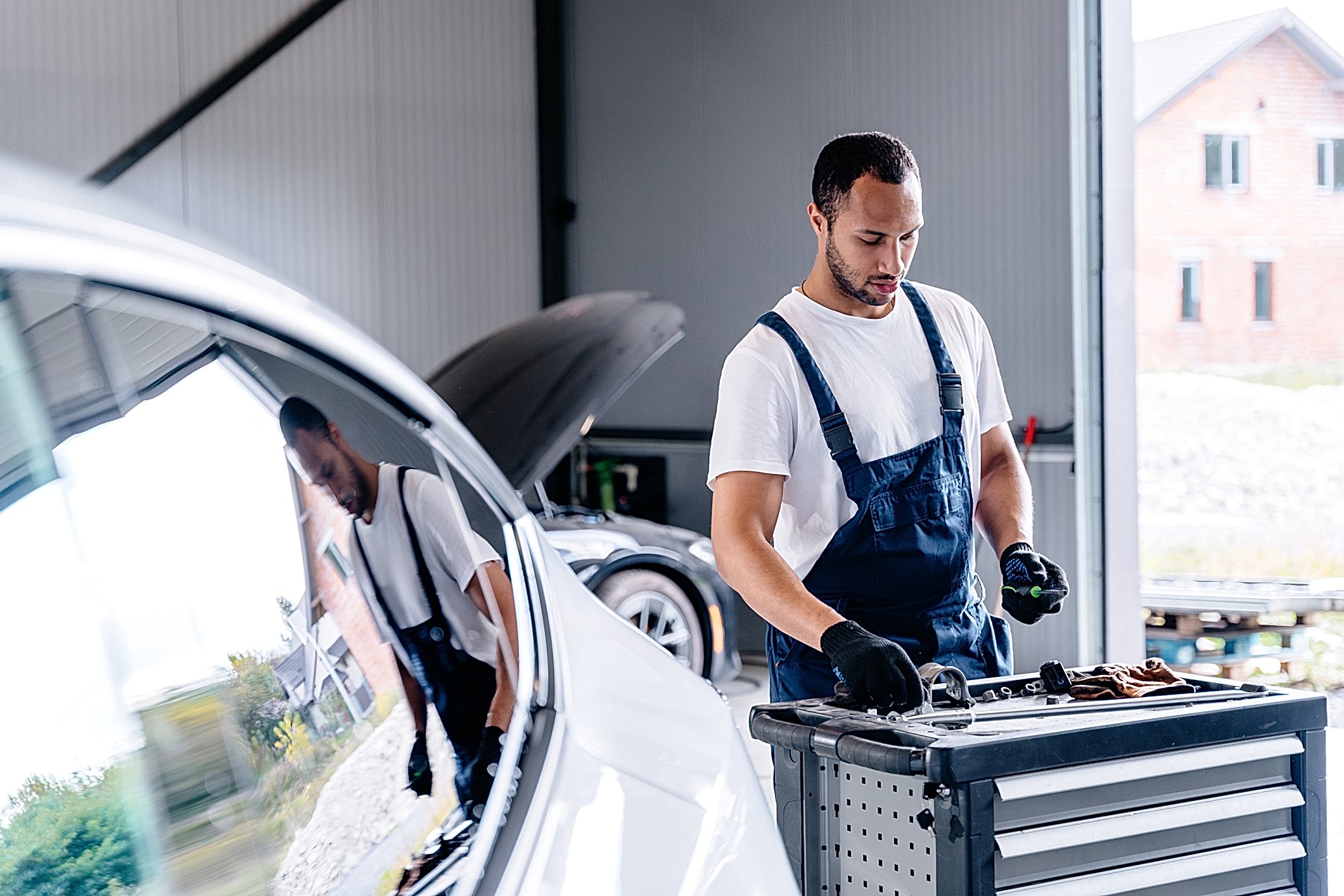 Tesla Onaylı Orijinal Parça Tedariği ve Değişimi