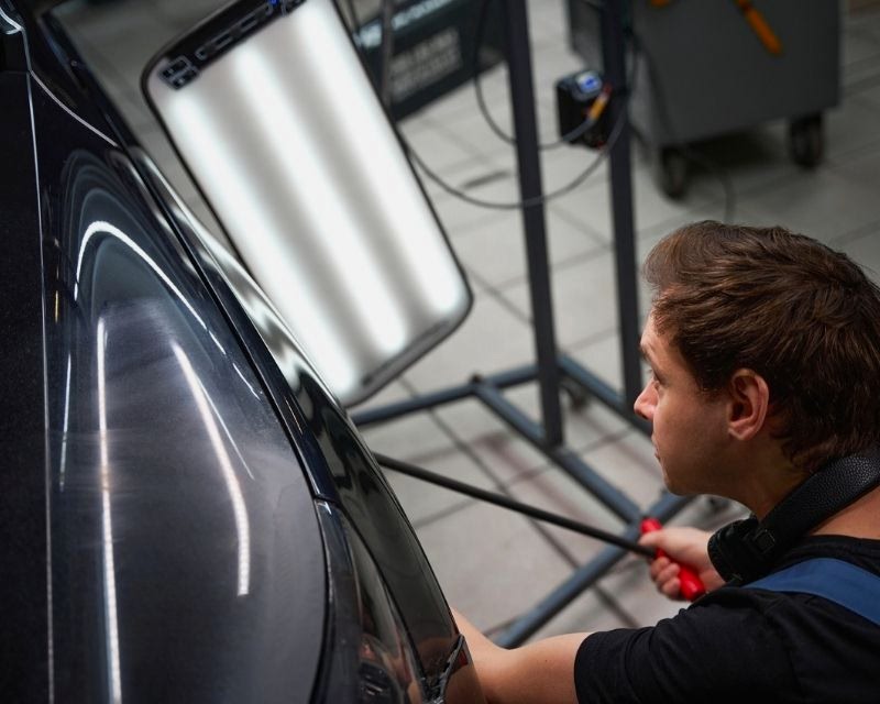Tesla Onaylı Boyasız Kaporta Göçük Düzeltme ve Boyasız Hasar Onarımı